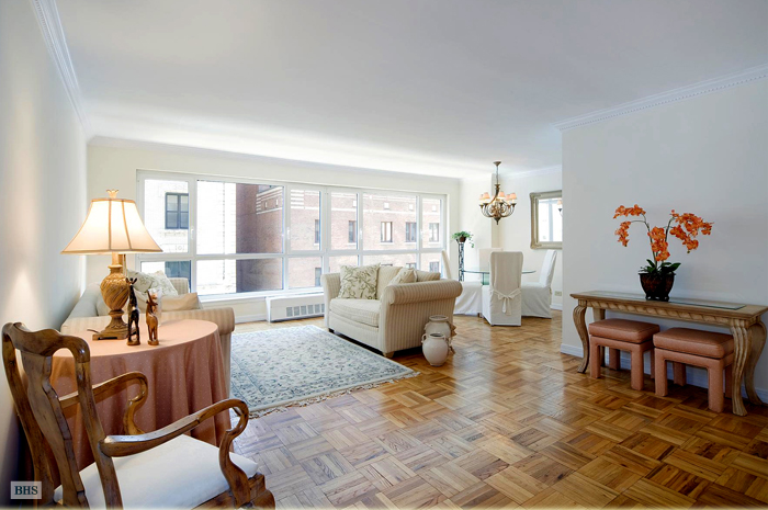Photo 1 of 200 Central Park South, Midtown West, NYC, $975,000, Web #: 1271955