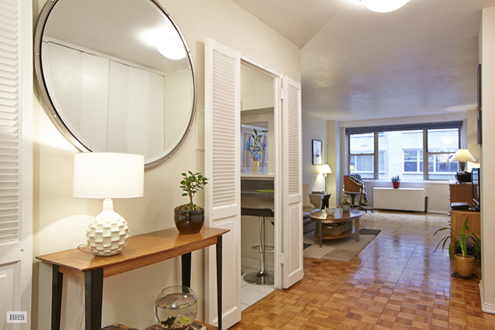 Photo 1 of 520 East 72nd Street 6G, Upper East Side, NYC, $299,000, Web #: 3811620
