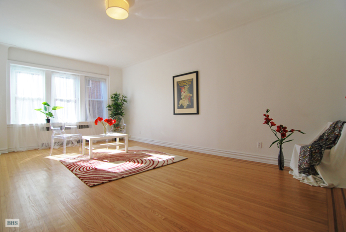 Photo 1 of Shiny And New 2BR Gift, Queens, New York, $350,000, Web #: 9315820