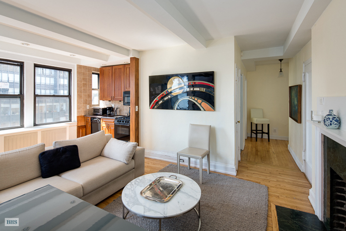 Photo 1 of 10 Mitchell Place, Midtown East, NYC, $520,000, Web #: 11267441