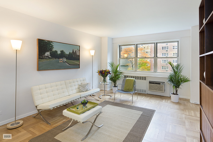 Photo 1 of 30 West 60th Street, Upper West Side, NYC, $840,000, Web #: 11363773