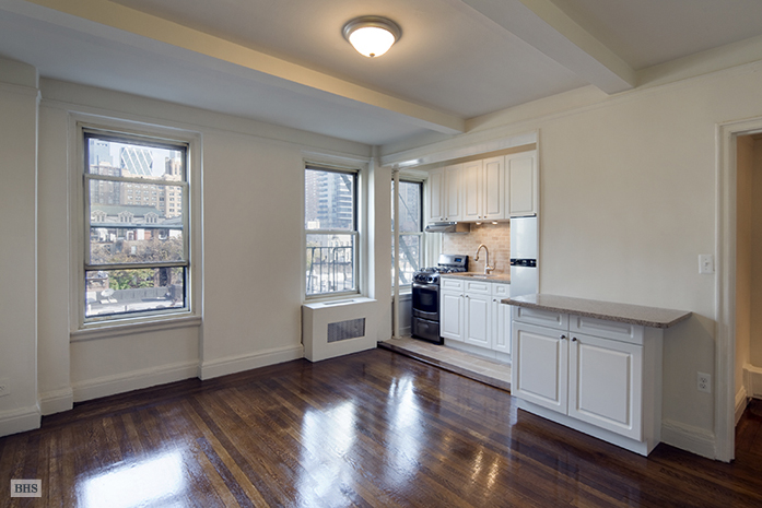 Photo 1 of 325 West 45th Street, Midtown West, NYC, $485,000, Web #: 11419113