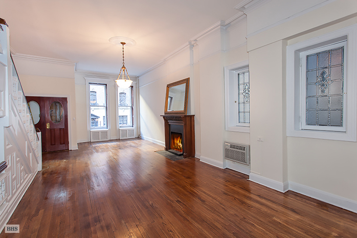 Photo 1 of 310 West 71st Street, Upper West Side, NYC, $14,000, Web #: 11933456