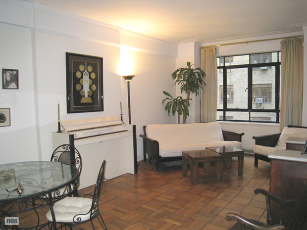 Photo 1 of 25 Central Park West, Upper West Side, NYC, $3,250, Web #: 12319068