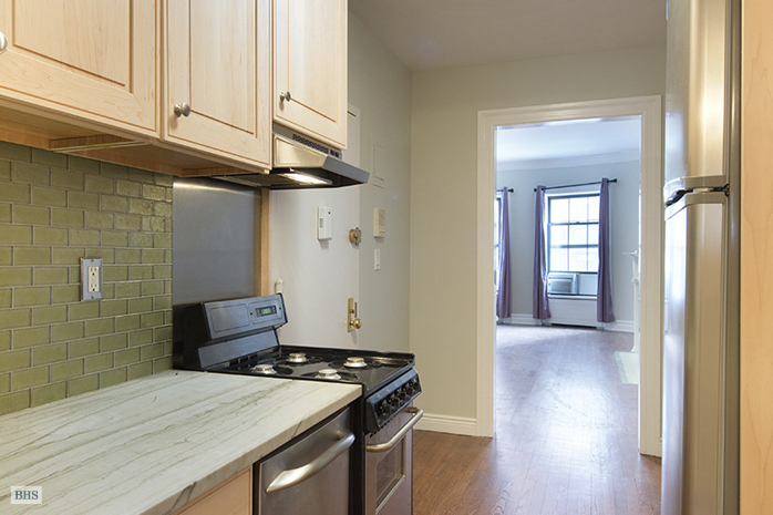 Photo 1 of 219 West 70th Street, Upper West Side, NYC, $2,500, Web #: 13063262
