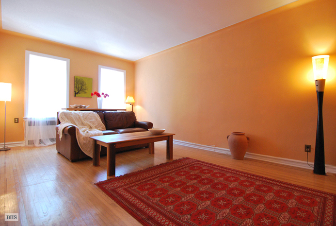 Photo 1 of Large 1BR W Formal Dining Room, Queens, New York, $360,000, Web #: 13751831