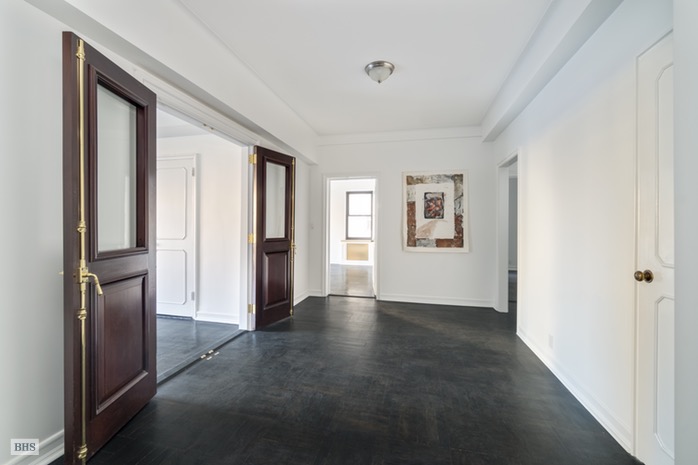 875 Fifth Avenue, Upper East Side, NYC, $4,250,000, Web #: 14446739