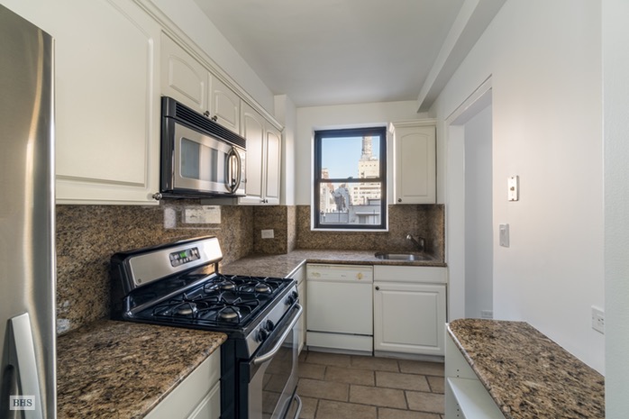 875 Fifth Avenue, Upper East Side, NYC, $4,250,000, Web #: 14446739