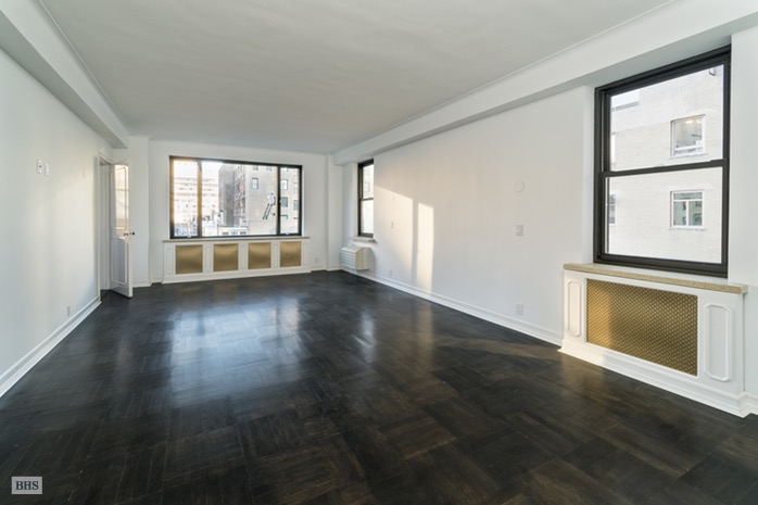 875 Fifth Avenue, Upper East Side, NYC, $4,250,000, Web #: 14446739