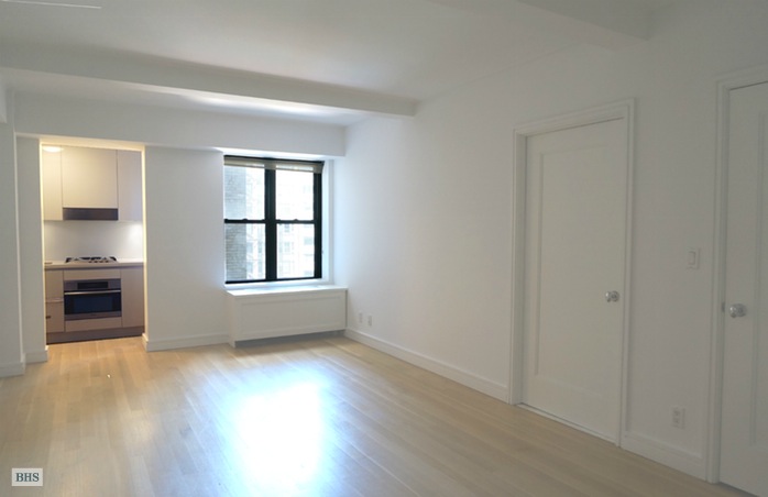 Photo 1 of 230 Riverside Drive 8F, Upper West Side, NYC, $2,295, Web #: 15123581