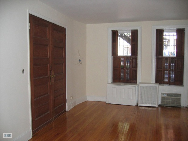 Photo 1 of 310 West 71st Street, Upper West Side, NYC, $5,000, Web #: 15174080