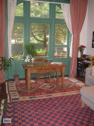 Photo 1 of 302 West 102nd Street, Upper West Side, NYC, $2,900, Web #: 15452080