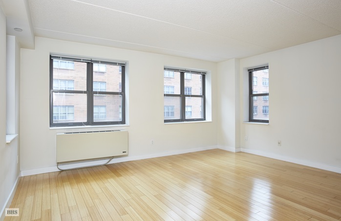 Photo 1 of 516 West 47th Street, Midtown West, NYC, $2,350, Web #: 16028682