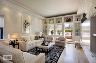 11 RIVERSIDE DR