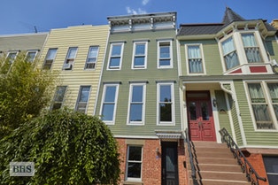 47 WINDSOR PLACE TOWNHOUSE