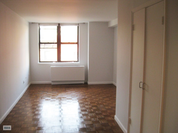 Photo 1 of 222 West 14th Street, Greenwich Village/Chelsea, NYC, $2,650, Web #: 16892109