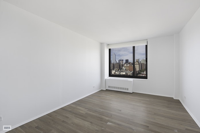 270 West 17th Street, Chelsea, NYC, $3,975, Web #: 17072819