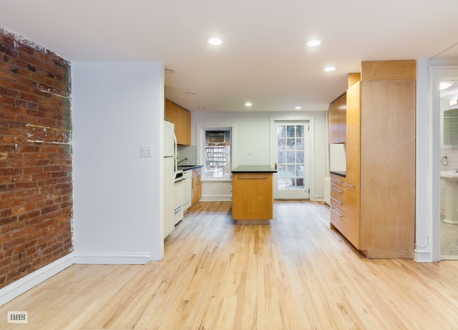 Photo 1 of 58 Irving Place Gdn, Brooklyn, New York, $2,650, Web #: 17992438