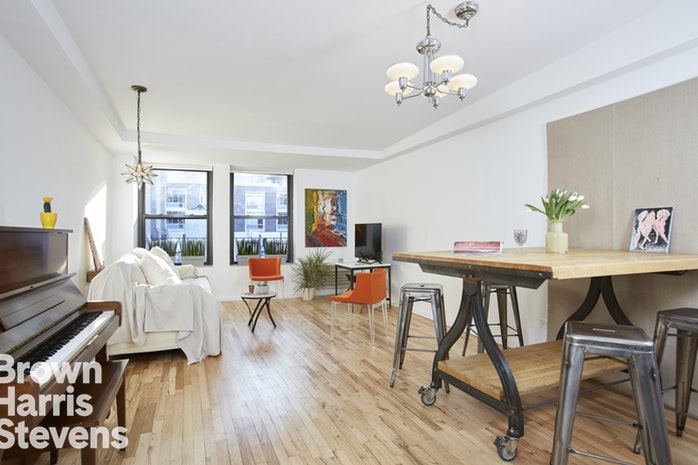 Photo 1 of 250 West 27th Street 6K, Midtown South, NYC, $1,210,000, Web #: 18030994