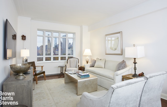 Photo 1 of 25 Central Park West 14P, Upper West Side, NYC, $6,900, Web #: 18403444