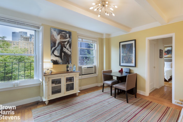 Photo 1 of 325 West 45th Street 911, Midtown West, NYC, $610,000, Web #: 18521269