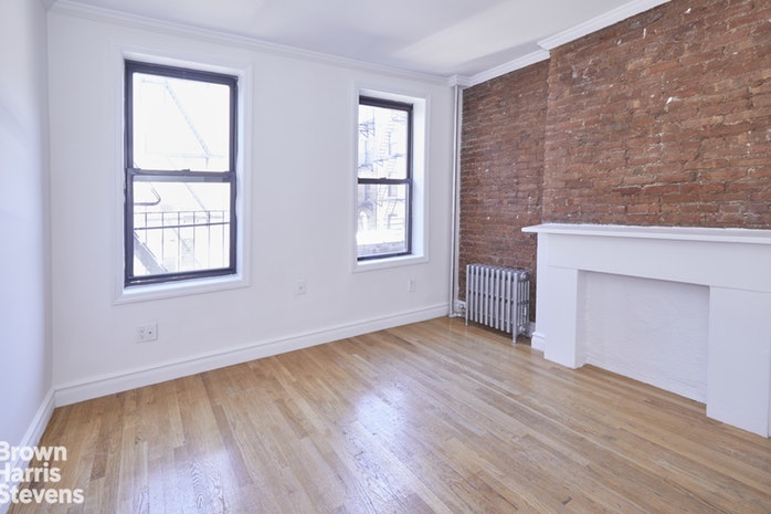 Photo 1 of 407 West 50th Street 13, Midtown West, NYC, $2,800, Web #: 18679577