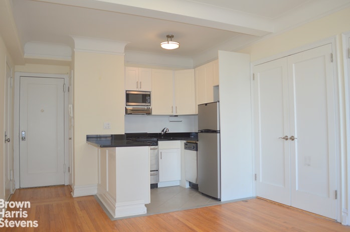 Photo 1 of 440 West 34th Street 3D, Midtown West, NYC, $2,200, Web #: 18755516