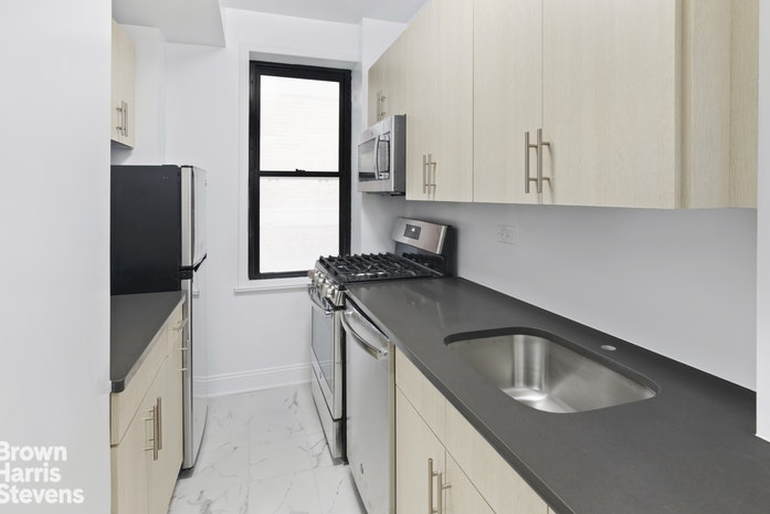 Photo 1 of 440 West 34th Street 8H, Midtown West, NYC, $2,922, Web #: 18921007