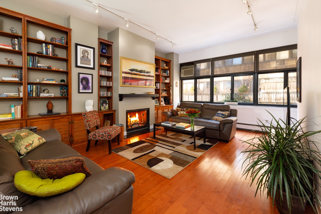 Photo 1 of 529 West 42nd Street 7F, Midtown West, NYC, $1,250,000, Web #: 19934453