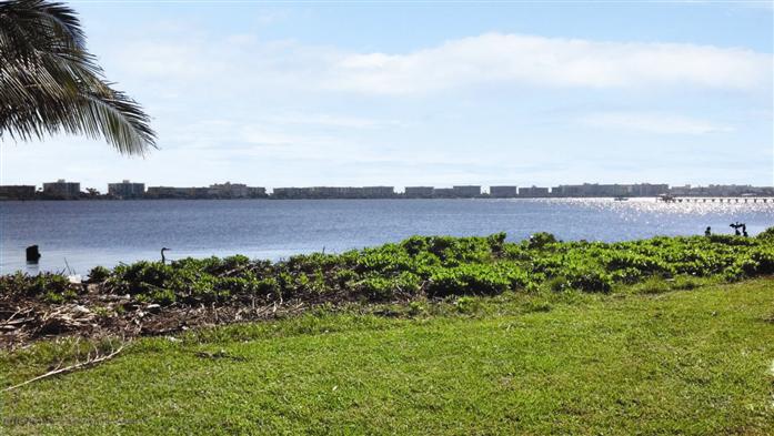 512 S Lakeside Dr