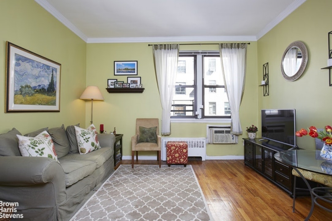 Photo 1 of 20 East 88th Street 5A, Upper East Side, NYC, $2,750, Web #: 20157700