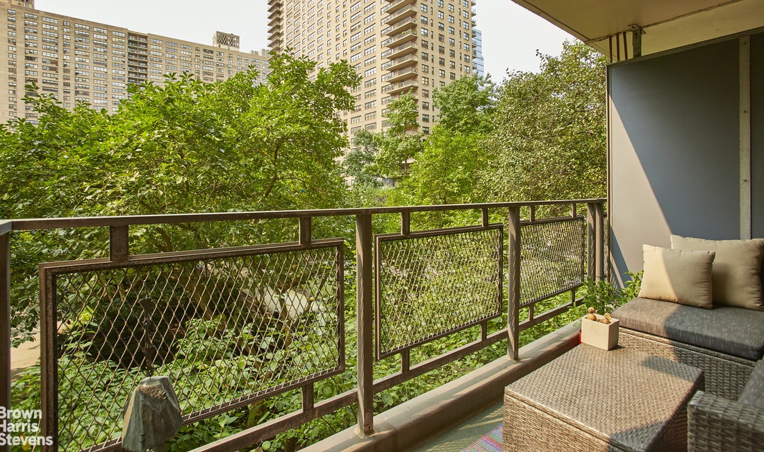 Photo 1 of 160 West End Avenue 2N, Upper West Side, NYC, $875,000, Web #: 20312922