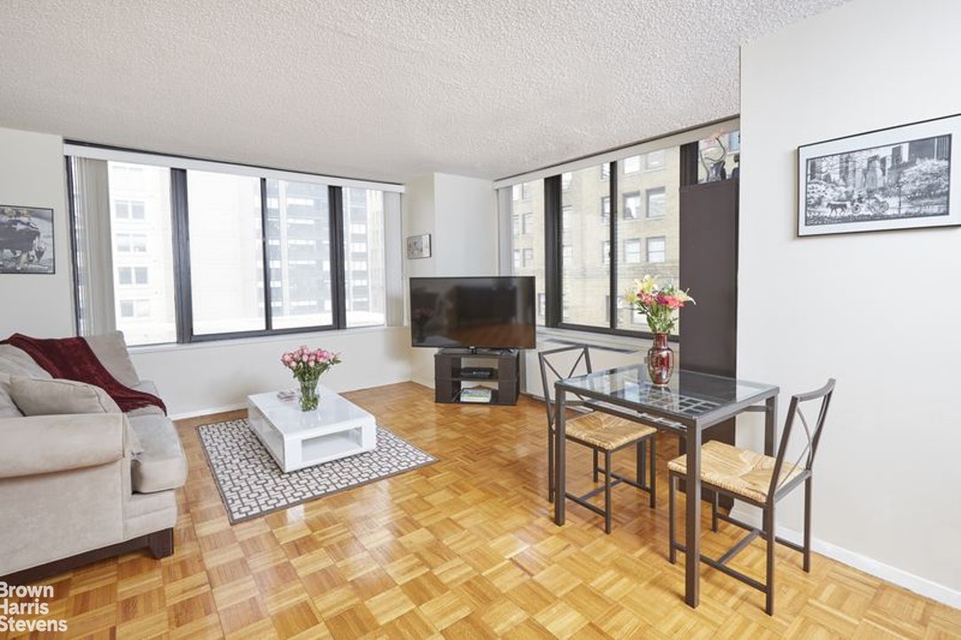 Photo 1 of 445 Fifth Avenue 16H, Midtown East, NYC, $3,200, Web #: 21092159