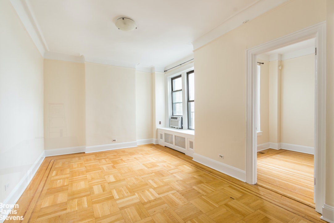 Photo 1 of 418 Central Park West 109, Upper West Side, NYC, $2,500, Web #: 21557274