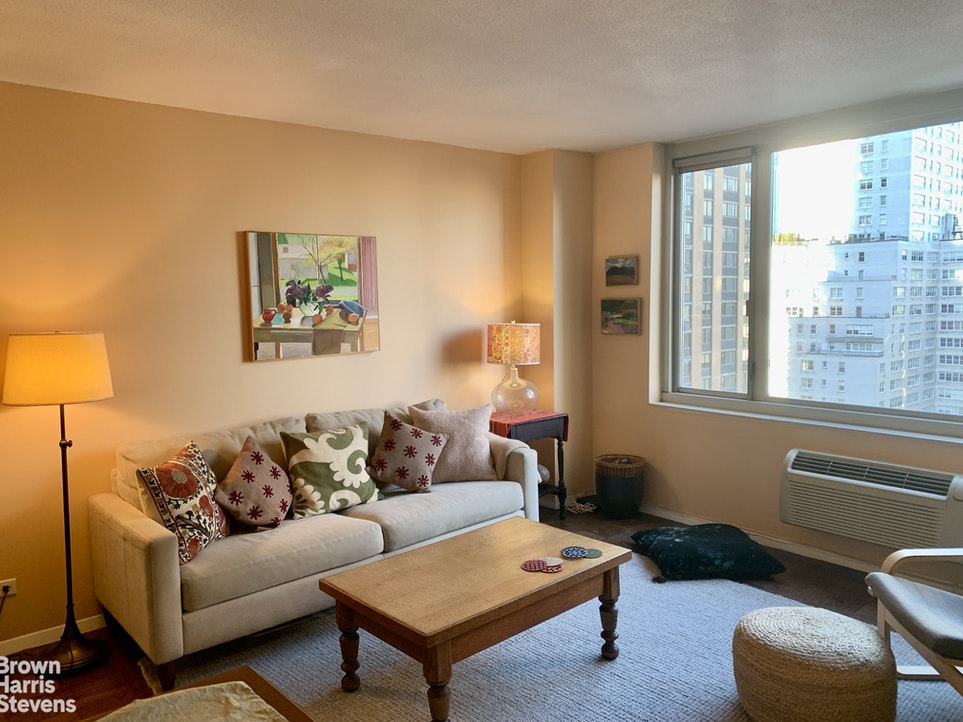 Photo 1 of 130 West 67th Street, Upper West Side, NYC, $3,500, Web #: 21567289