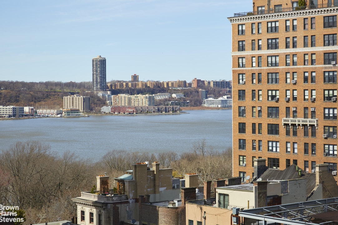 Photo 1 of 11 Riverside Drive, Upper West Side, NYC, $1,595,000, Web #: 21665762