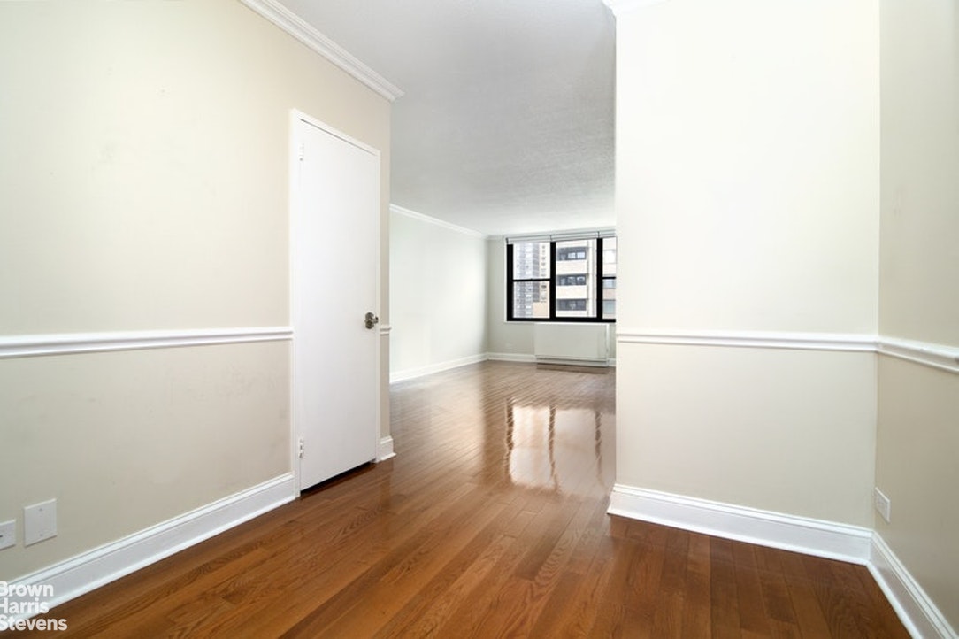 Photo 1 of 301 East 87th Street 11C, Upper East Side, NYC, $3,500, Web #: 21713786