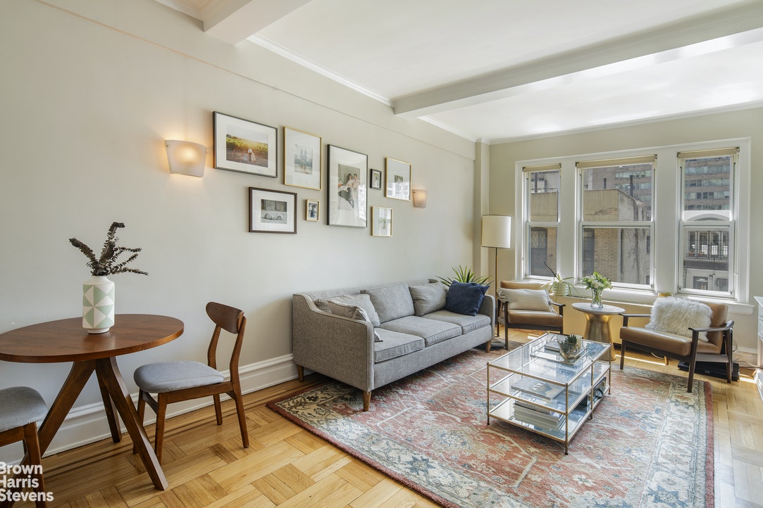 Photo 1 of 322 West 72nd Street 6D, Upper West Side, NYC, $1,295,000, Web #: 21810529