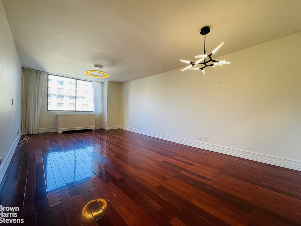 Photo 1 of 275 West 96th Street 15B, Upper West Side, NYC, $5,500, Web #: 21832969