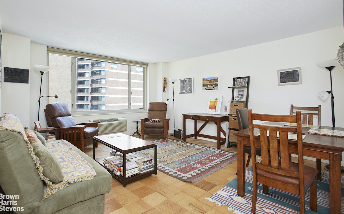 Photo 1 of 130 West 67th Street 14M, Upper West Side, NYC, $660,000, Web #: 21841989