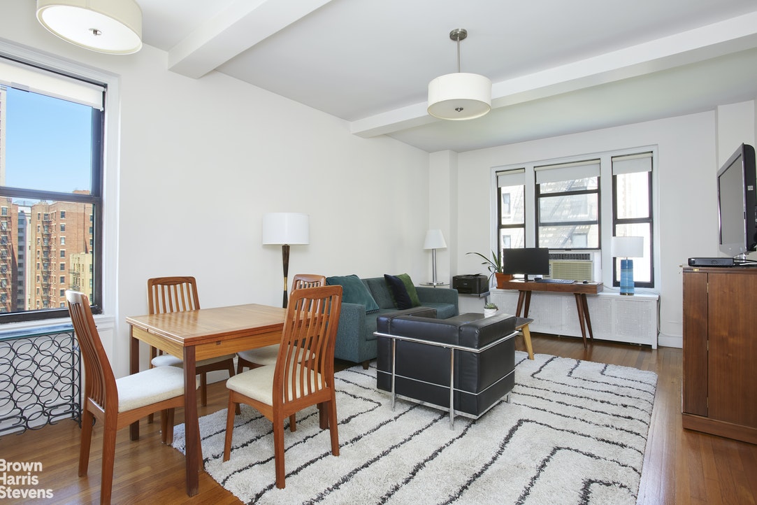 Photo 1 of 243 West End Avenue 1008, Upper West Side, NYC, $3,900, Web #: 21883397
