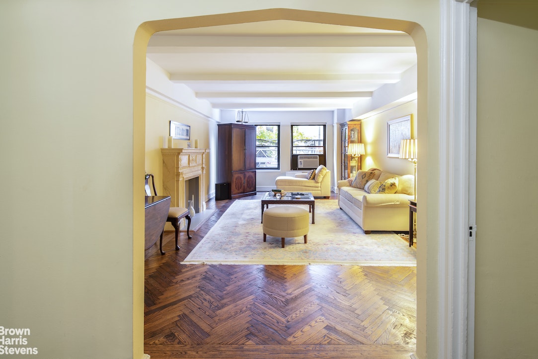 Photo 1 of 400 West End Avenue 2C, Upper West Side, NYC, $1,345,000, Web #: 22098254