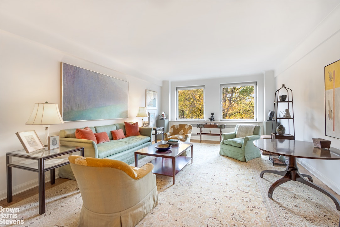 Photo 1 of 875 Fifth Avenue 5A, Upper East Side, NYC, $2,600,000, Web #: 22134133