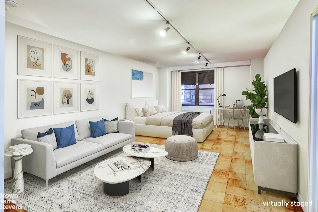 Photo 1 of 305 East 40th Street 2A, Midtown East, NYC, $410,000, Web #: 22135077