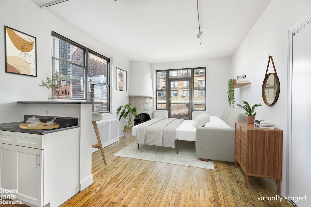 Photo 1 of 440 West 34th Street 17C, Midtown West, NYC, $2,950, Web #: 22299862