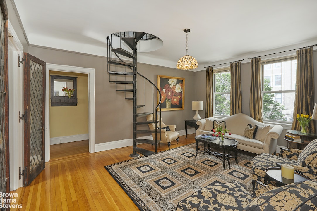 Photo 1 of 35-36 80th St 21, Queens, New York, $1,095,000, Web #: 22369316