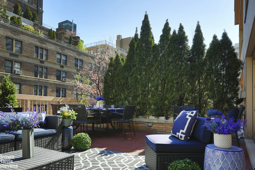 Photo 1 of 200 East 69th Street 7G, Upper East Side, NYC, $998,000, Web #: 22399673