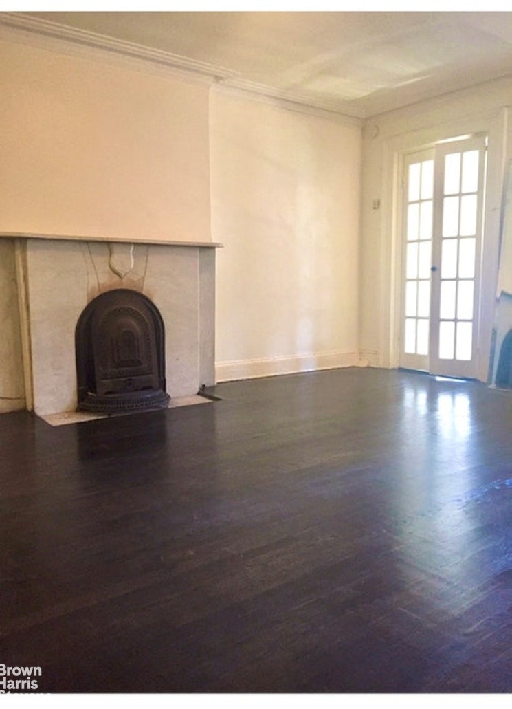 Photo 1 of 258 West 12th Street 4, West Village, NYC, $3,250, Web #: 22435145