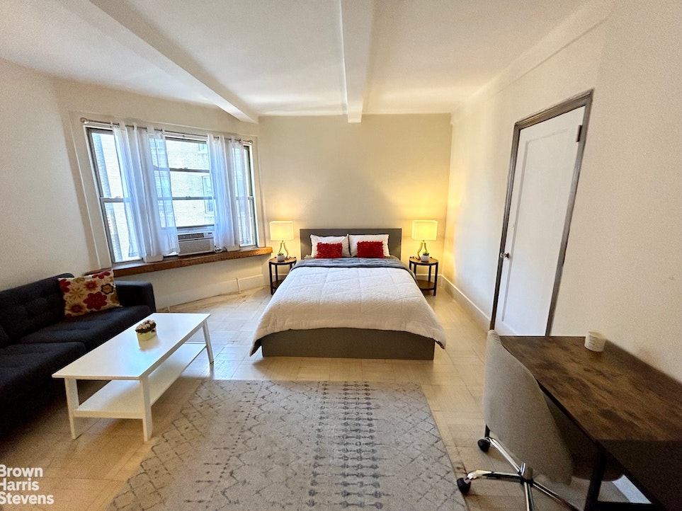 Photo 1 of 24 Fifth Avenue 1528, Greenwich Village/Chelsea, NYC, $416,000, Web #: 22474298