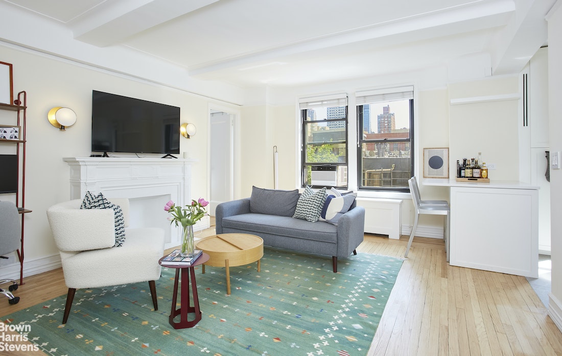 Photo 1 of 308 East 79th Street 5L, Upper East Side, NYC, $700,000, Web #: 22483942